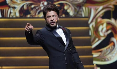 image source: https://tribune.com.pk/story/2499530/shah-rukh-khan-makes-a-triumphant-return-wins-best-actor-at-iifa-awards-in-abu-dhabi