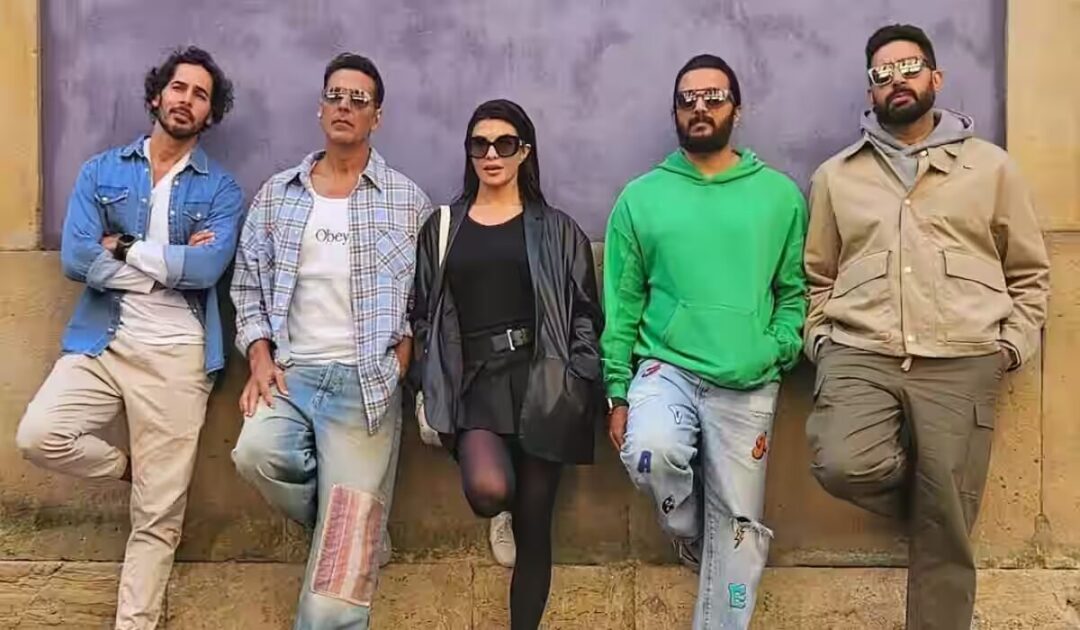 https://www.ottplay.com/news/housefull-5-akshay-kumar-drops-pic-with-jacqueline-fernandez-riteish-deshmukh-abhishek-bachchan-and-dino-morea-from-films-sets/d330068061547