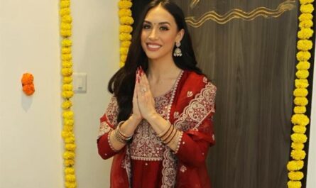 https://stat4.bollywoodhungama.in/wp-content/uploads/2025/12/Lauren-Gottlieb-performs-Grah-Pooja-in-new-house.jpg