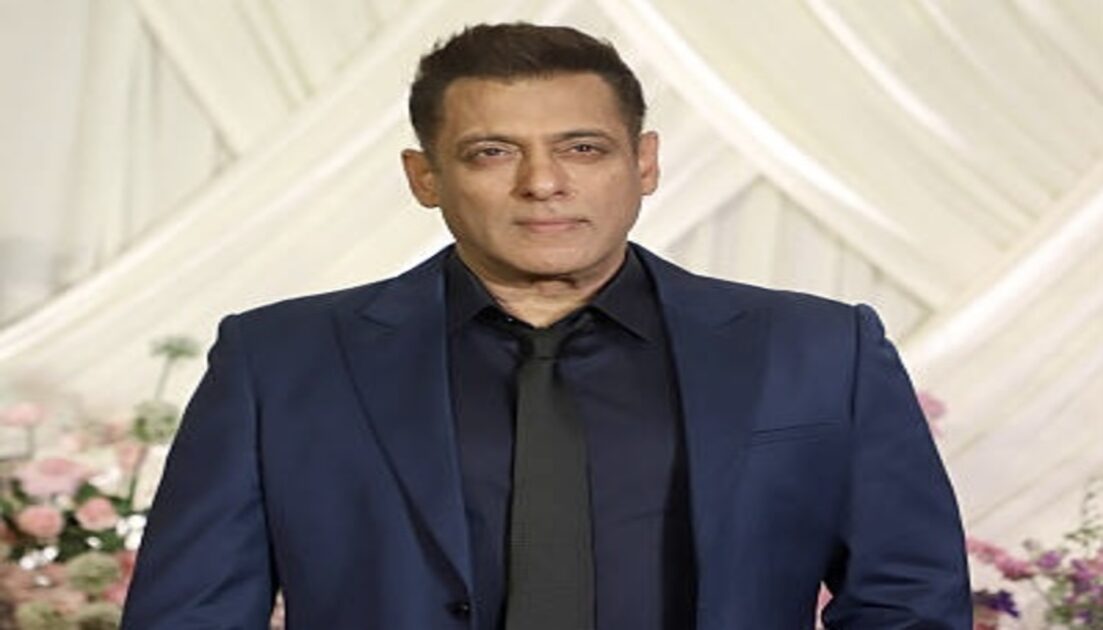 https://media.gettyimages.com/id/2266192213/photo/mumbai-india-salman-khan-attends-the-wedding-reception-of-eesha-barjatya-and-abhishek-kothari.jpg?s=612x612&w=0&k=20&c=7_HnzFbd0pWvnVv9WQWsdrsEz_2L52P4Bvzt9dnnprc=
