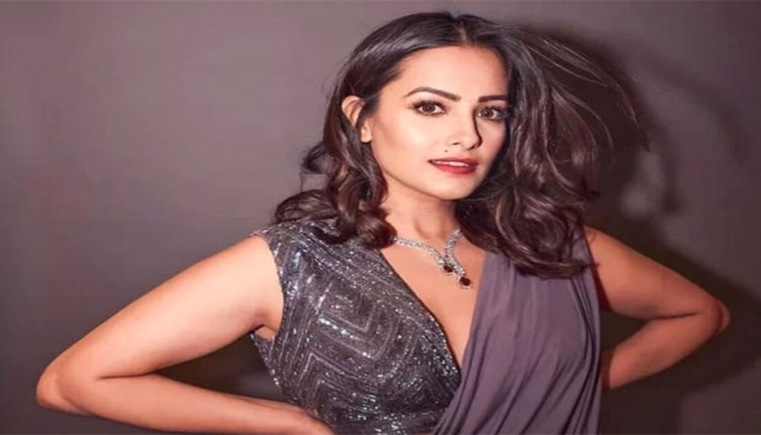 https://stat5.bollywoodhungama.in/wp-content/uploads/2026/07/Anita-Hassanandani-opens-up-about-choosing-roles-over-money-I-am-always-hungry-for-better-roles-than-more-money.jpeg